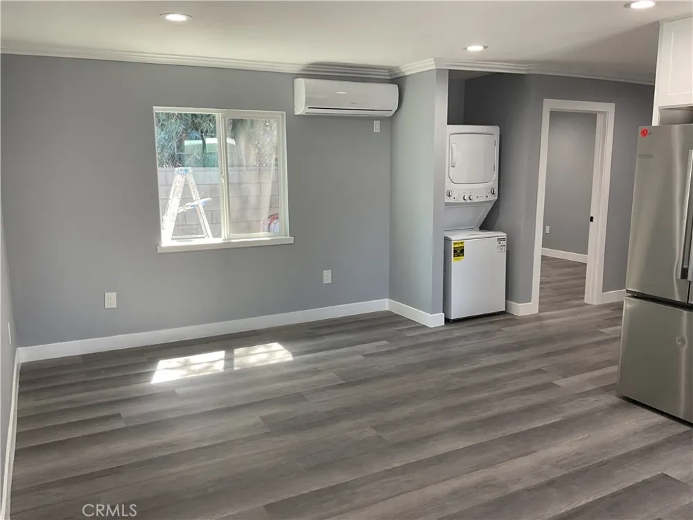 1011 Jackson Street Santa Ana, CA 92703