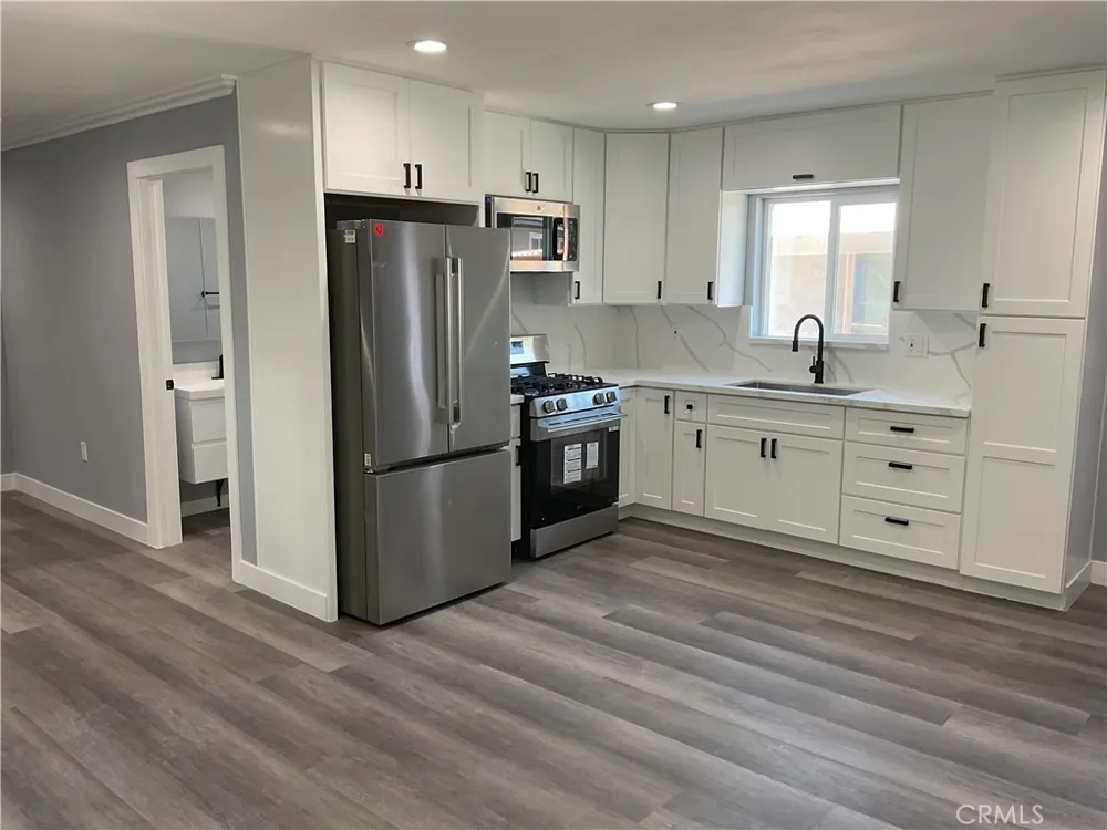 1011 Jackson Street Santa Ana, CA 92703