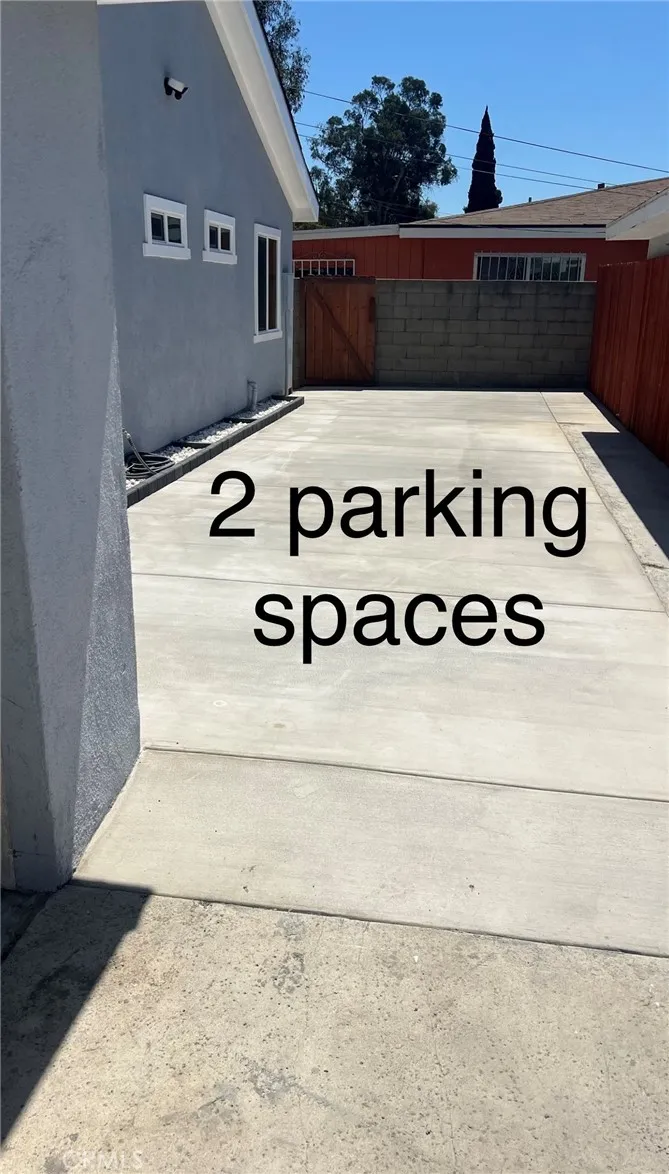 1011 Jackson Street Santa Ana, CA 92703