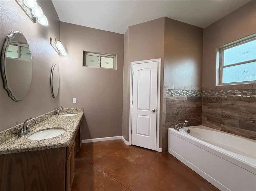 270 County Road 1044 Kingsville, TX 78363