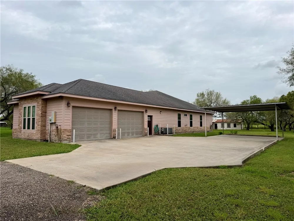 270 County Road 1044 Kingsville, TX 78363