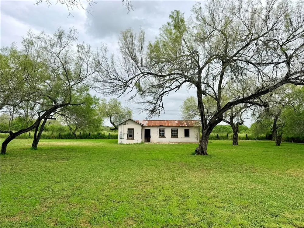 270 County Road 1044 Kingsville, TX 78363