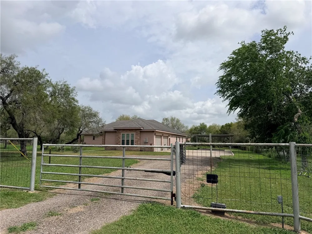 270 County Road 1044 Kingsville, TX 78363