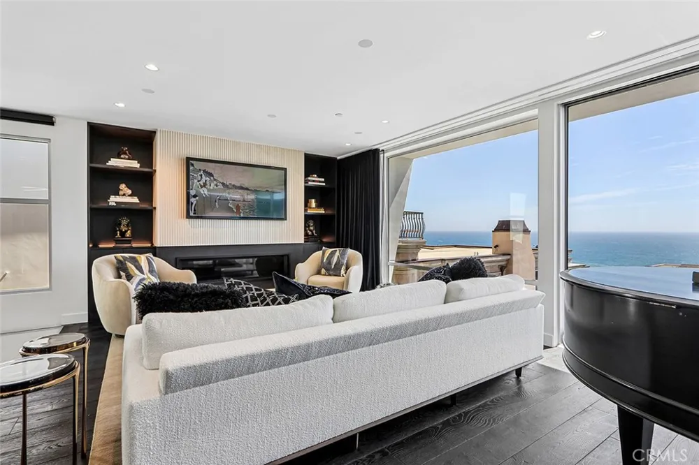 2417 Crest Manhattan Beach, CA 90266