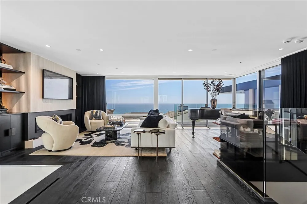 2417 Crest Manhattan Beach, CA 90266