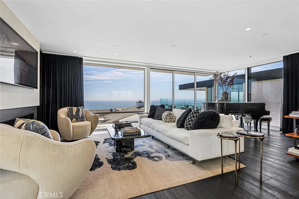 2417 Crest Manhattan Beach, CA 90266