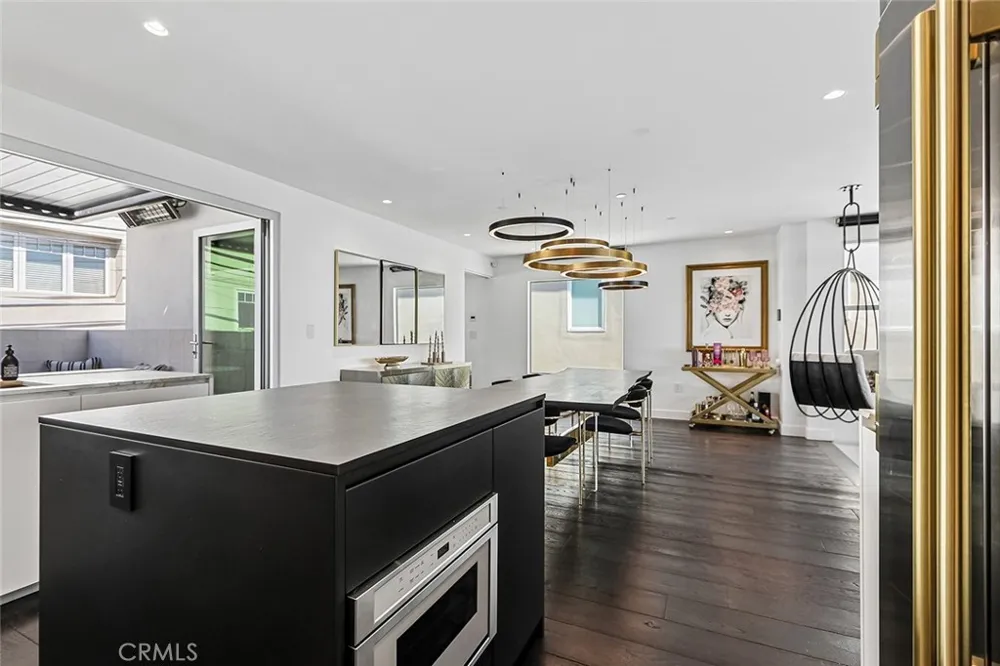 2417 Crest Manhattan Beach, CA 90266