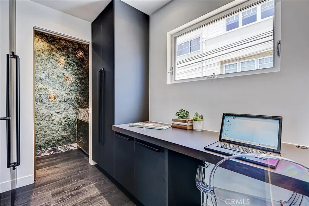2417 Crest Manhattan Beach, CA 90266