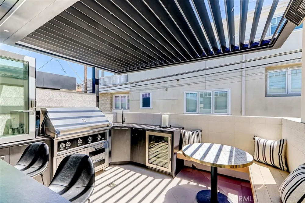 2417 Crest Manhattan Beach, CA 90266
