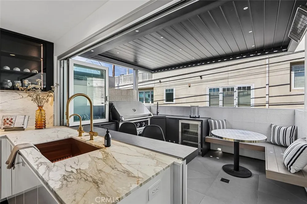 2417 Crest Manhattan Beach, CA 90266