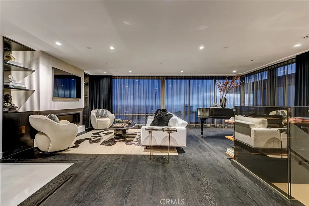 2417 Crest Manhattan Beach, CA 90266