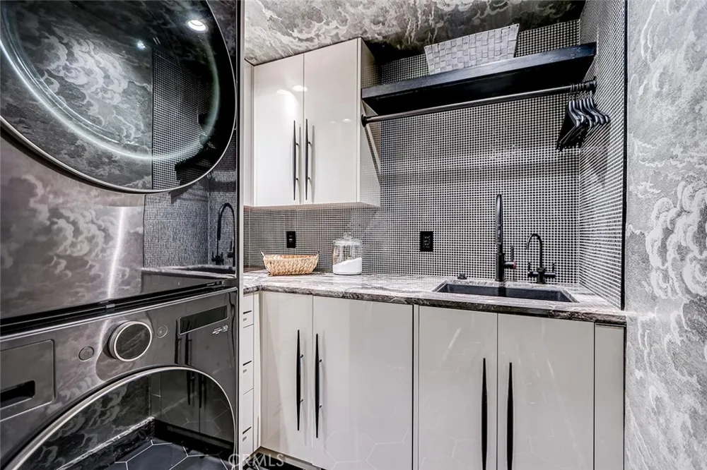 2417 Crest Manhattan Beach, CA 90266