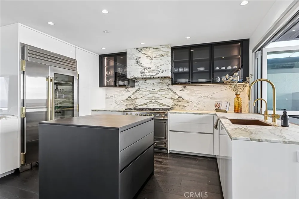 2417 Crest Manhattan Beach, CA 90266