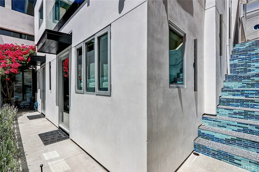 2417 Crest Manhattan Beach, CA 90266