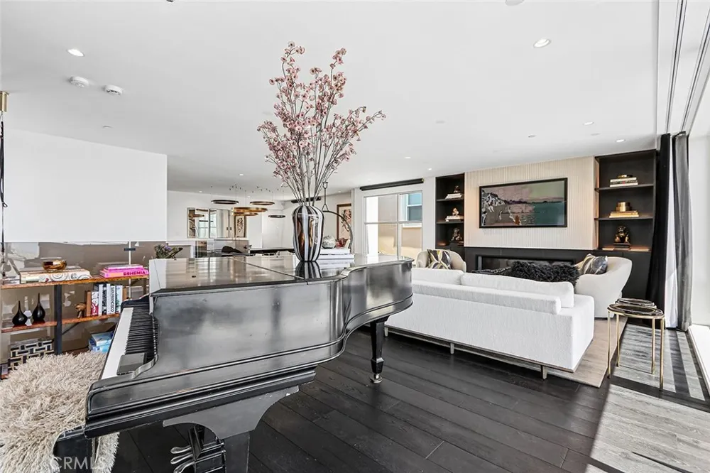 2417 Crest Manhattan Beach, CA 90266