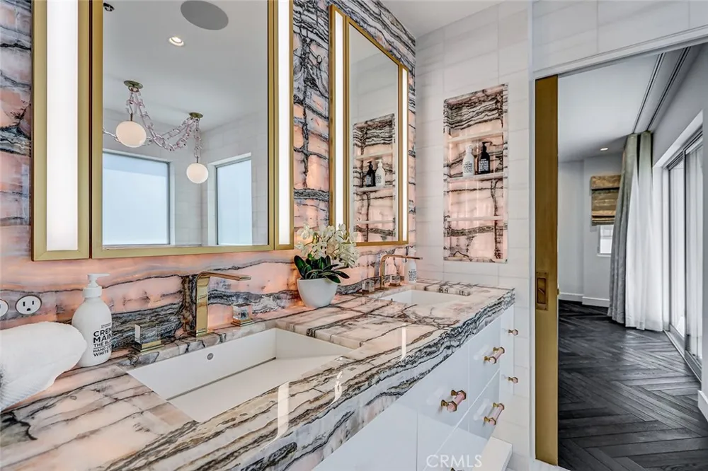 2417 Crest Manhattan Beach, CA 90266
