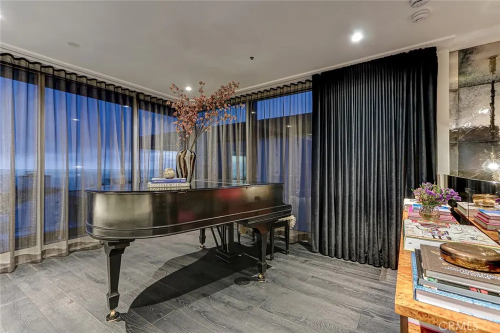 2417 Crest Manhattan Beach, CA 90266