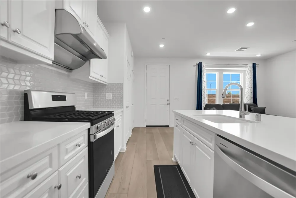 3909 E Carmel Privado Ontario, CA 91761