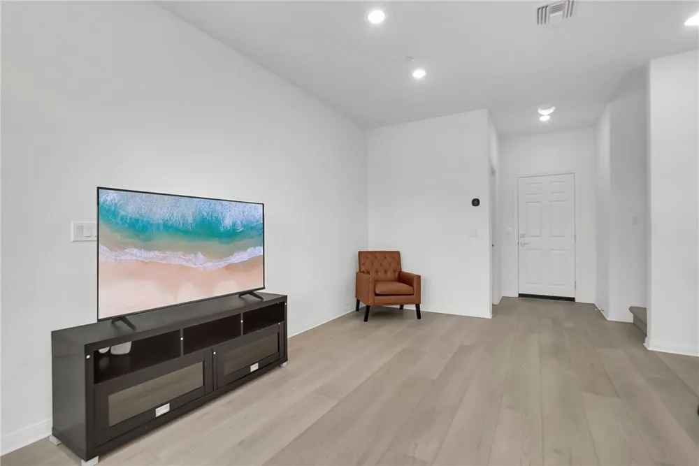3909 E Carmel Privado Ontario, CA 91761