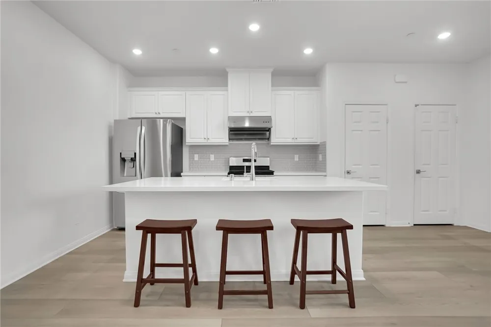 3909 E Carmel Privado Ontario, CA 91761
