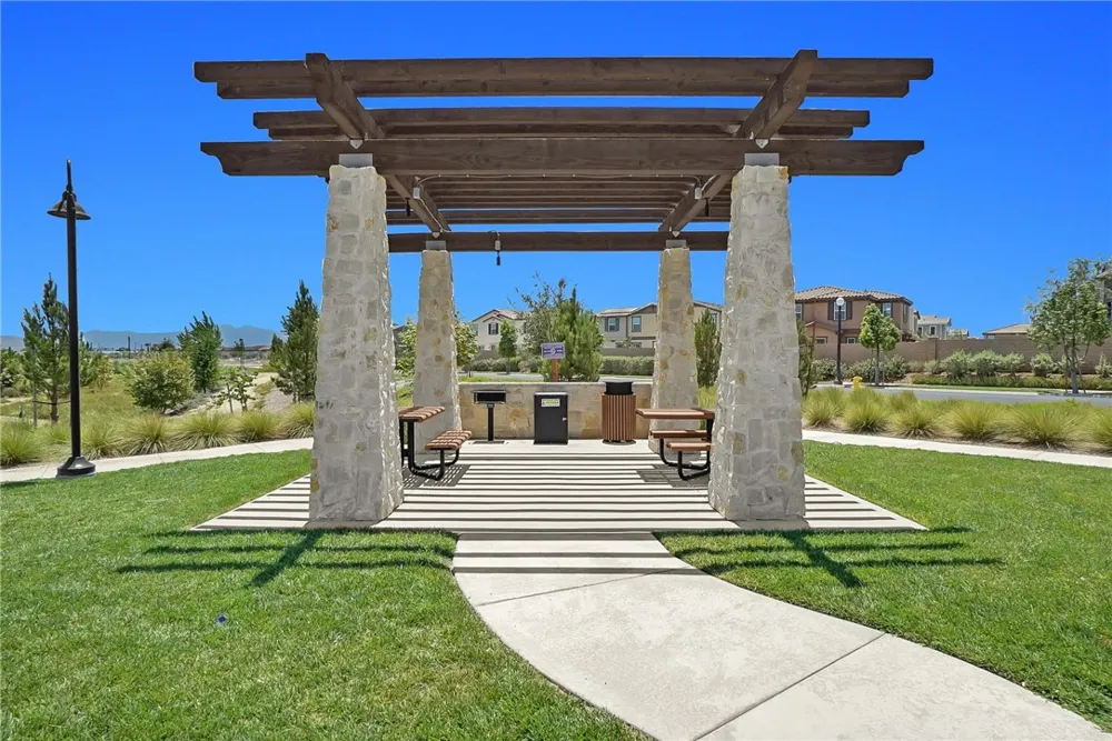 3909 E Carmel Privado Ontario, CA 91761