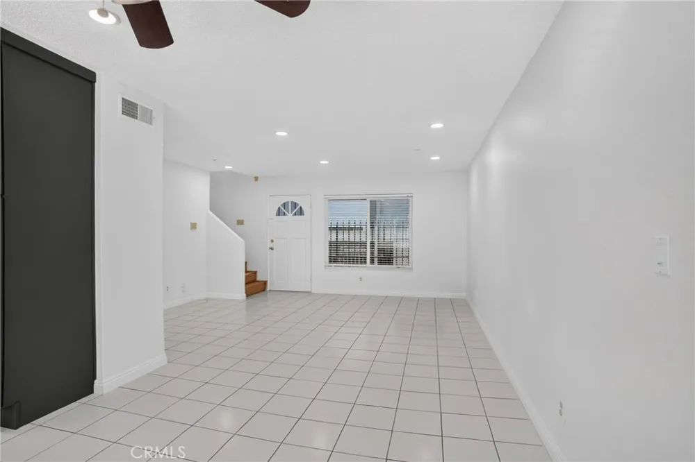 8828 Burnet Ave #9 North Hills, CA 91343