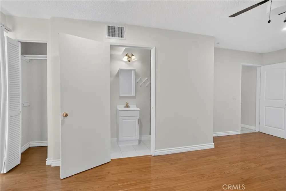 8828 Burnet Ave #9 North Hills, CA 91343