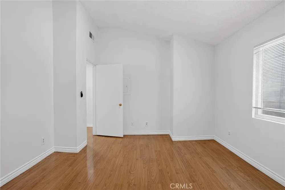 8828 Burnet Ave #9 North Hills, CA 91343