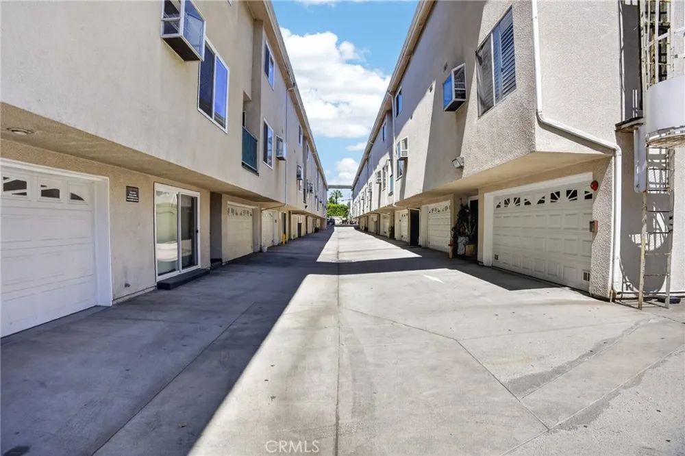 8828 Burnet Ave #9 North Hills, CA 91343
