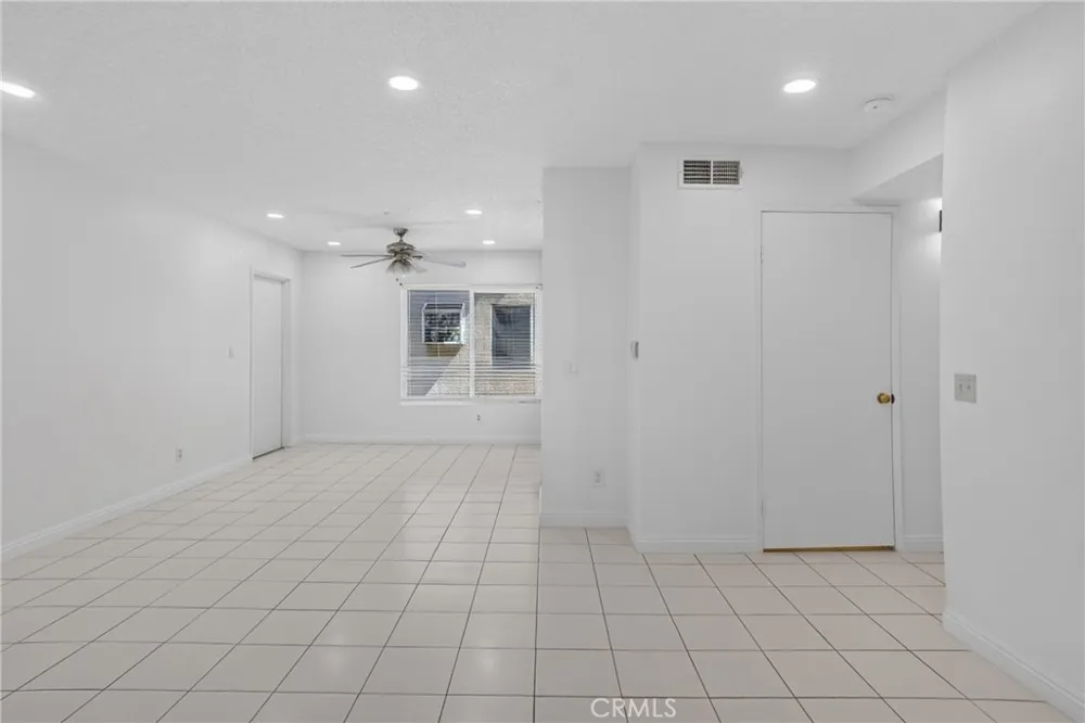 8828 Burnet Ave #9 North Hills, CA 91343