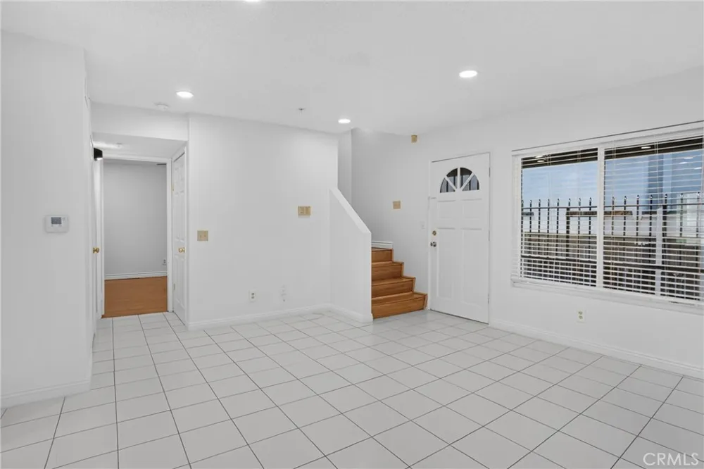 8828 Burnet Ave #9 North Hills, CA 91343
