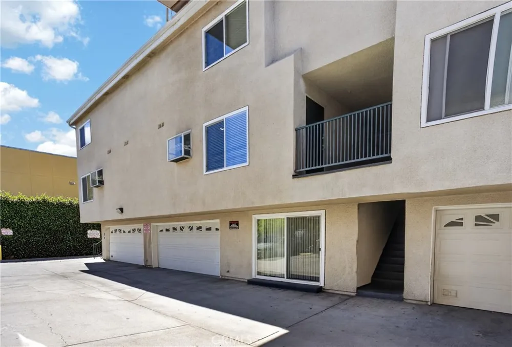 8828 Burnet Ave #9 North Hills, CA 91343