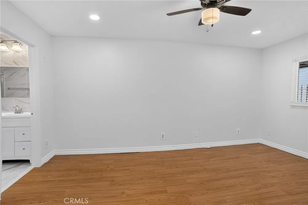 8828 Burnet Ave #9 North Hills, CA 91343