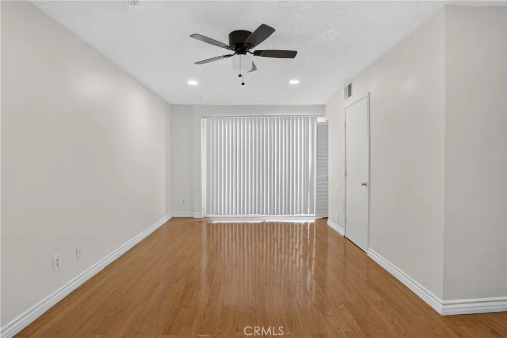 8828 Burnet Ave #9 North Hills, CA 91343