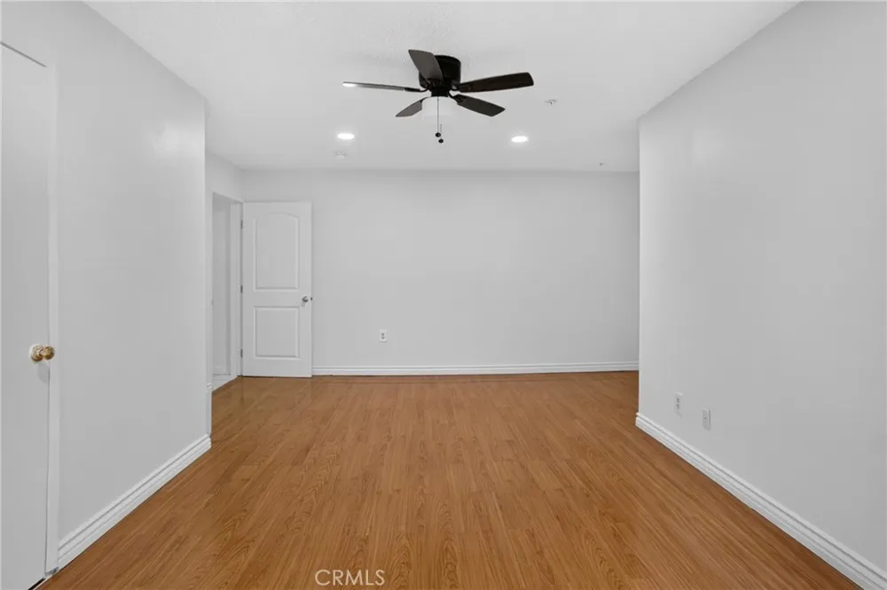 8828 Burnet Ave #9 North Hills, CA 91343