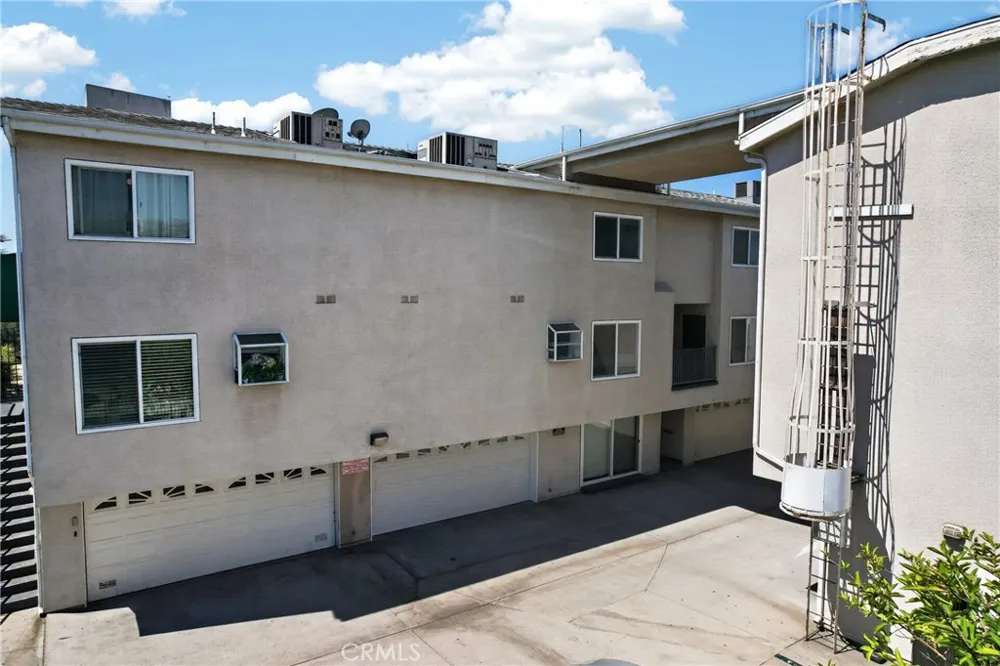 8828 Burnet Ave #9 North Hills, CA 91343