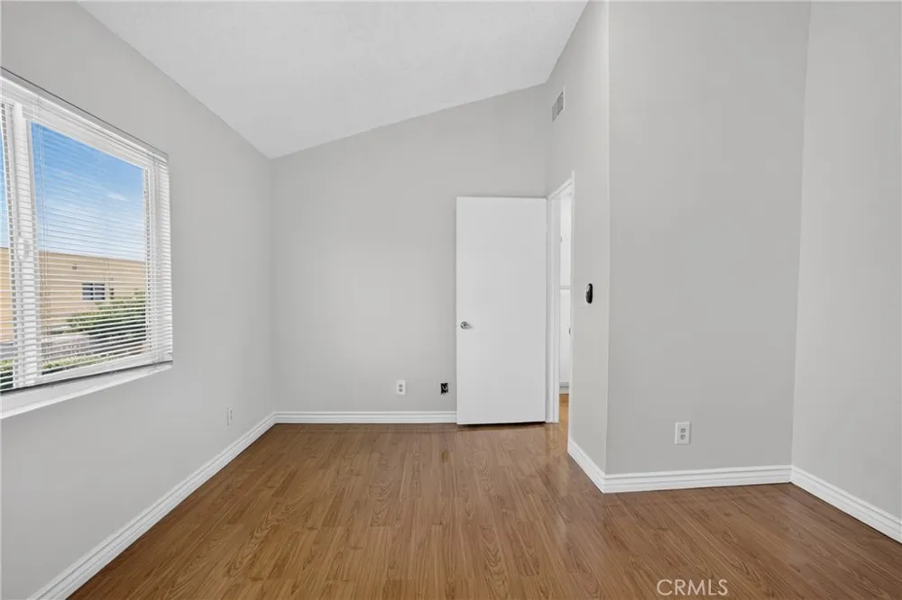 8828 Burnet Ave #9 North Hills, CA 91343