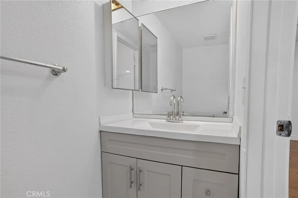 8828 Burnet Ave #9 North Hills, CA 91343