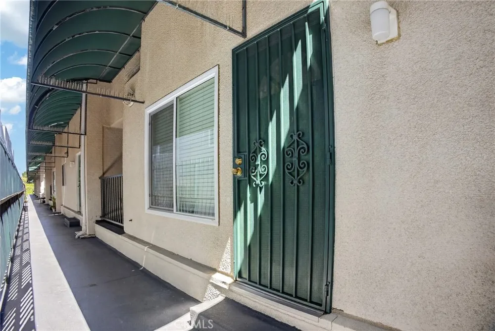 8828 Burnet Ave #9 North Hills, CA 91343