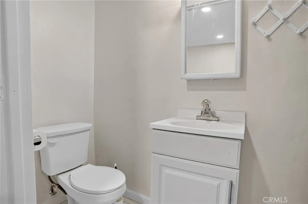 8828 Burnet Ave #9 North Hills, CA 91343