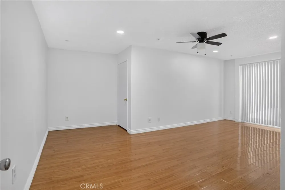 8828 Burnet Ave #9 North Hills, CA 91343