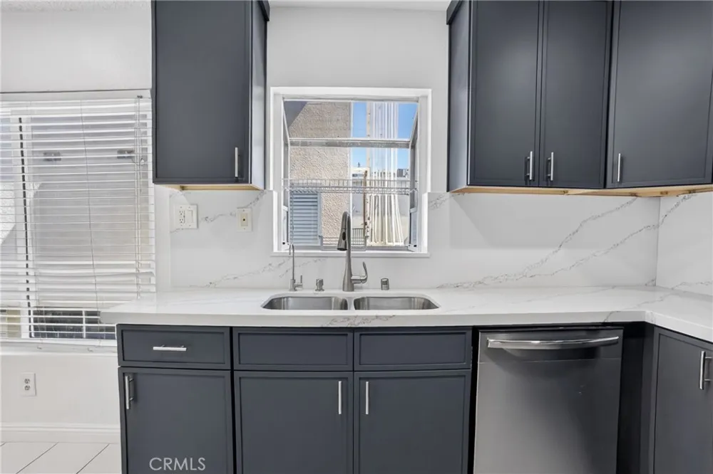 8828 Burnet Ave #9 North Hills, CA 91343