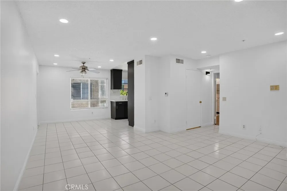 8828 Burnet Ave #9 North Hills, CA 91343