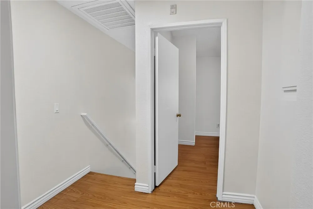8828 Burnet Ave #9 North Hills, CA 91343