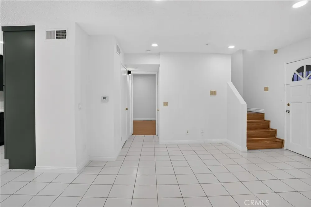8828 Burnet Ave #9 North Hills, CA 91343