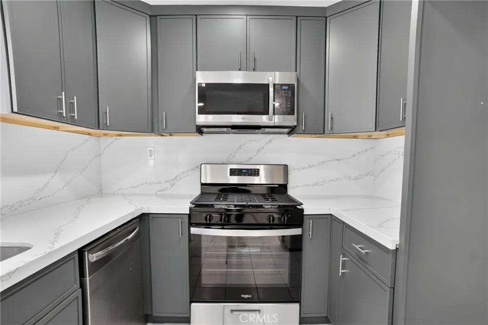 8828 Burnet Ave #9 North Hills, CA 91343