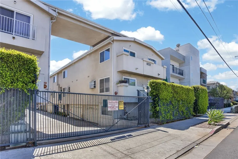 8828 Burnet Ave #9 North Hills, CA 91343