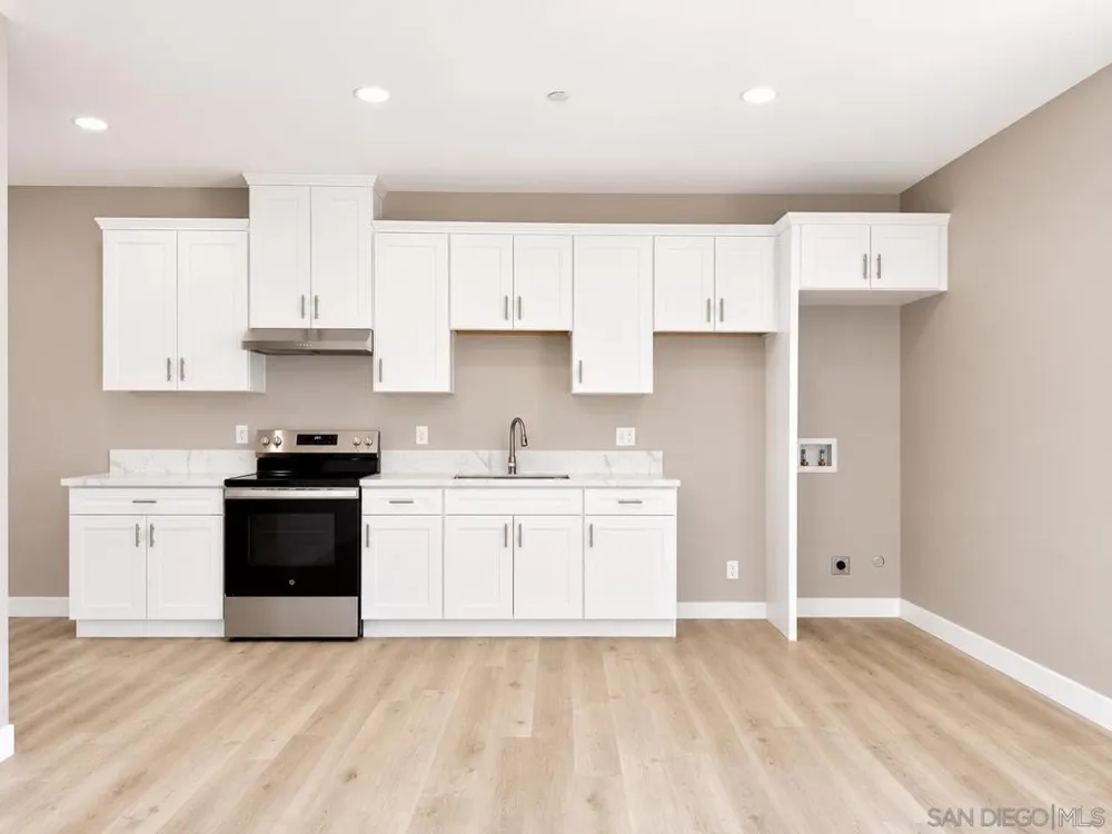 5370 Nutmeg St Oak Park, CA 92105