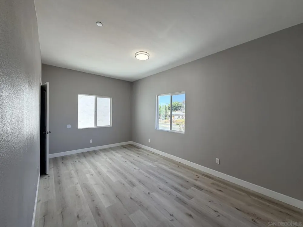 5370 Nutmeg St Oak Park, CA 92105