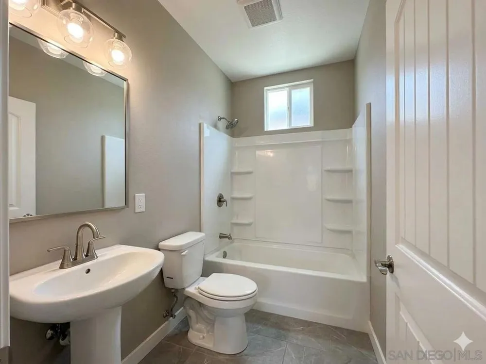 5370 Nutmeg St Oak Park, CA 92105